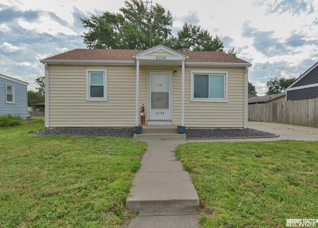Property at 2124 N 31st St, Lincoln, NE 68503, 2 beds, 1 bath