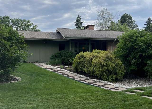 Property at 2201 S 50 St, Lincoln, NE 68506, 3 beds, 3 baths
