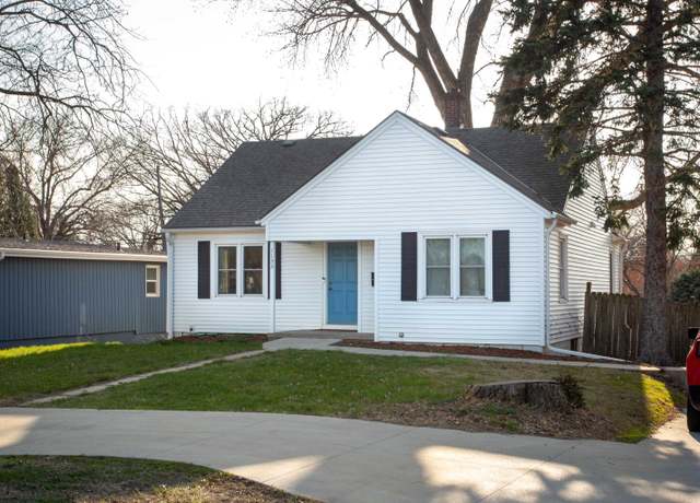 Property at 1133 S 48 St, Lincoln, NE 68510, 4 beds, 2 baths