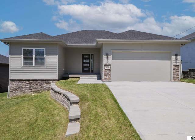 Property at 516 15th Ave, Plattsmouth, NE 68048, 4 beds, 3 baths