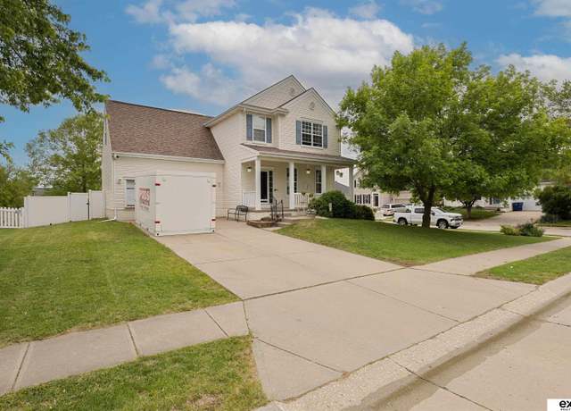 Property at 19827 E West Plains Rd, Gretna, NE 68028, 5 beds, 2.5 baths