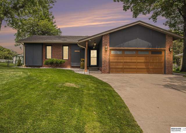 Property at 16756 William St, Omaha, NE 68130, 3 beds, 2.5 baths