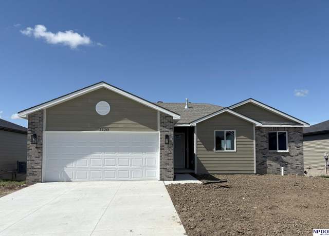 Property at 1120 Pennsylvania Ave, Lincoln, NE 68521, 4 beds, 3 baths