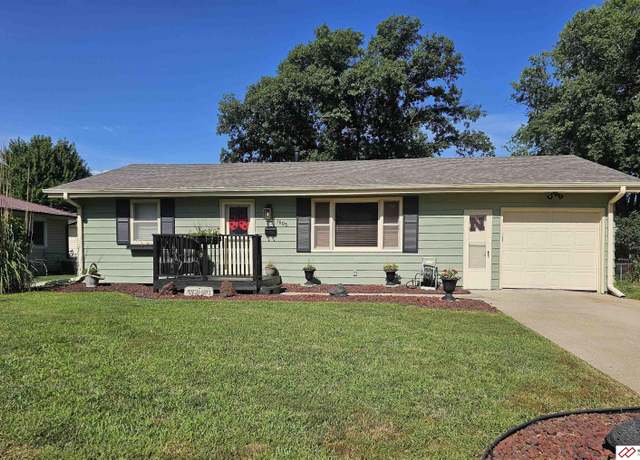 Property at 1605 N 11th St, Beatrice, NE 68310, 2 beds, 1.5 baths