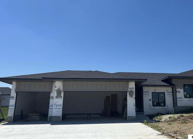 Property at 2315 S 90th Cir, Lincoln, NE 68520, 3 beds, 3 baths