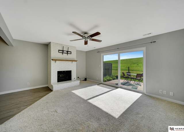Property at 3586 Neerpark Dr, Lincoln, NE 68506, 3 beds, 1.5 baths