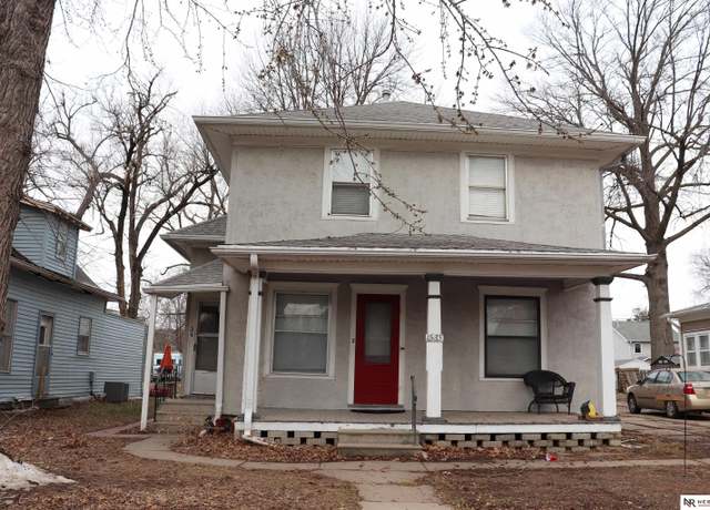 Property at 1535 N 32nd St, Lincoln, NE 68503, 4 beds, 3 baths