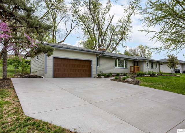 Property at 1505 S 96th St, Omaha, NE 68124, 3 beds, 2.5 baths