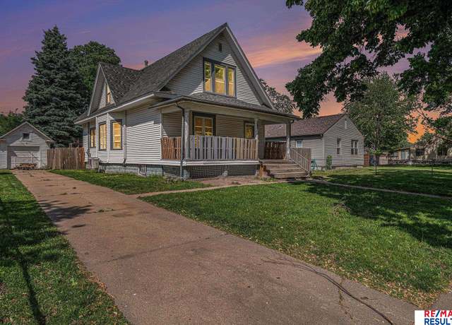 Property at 240 E 15th St, Fremont, NE 68025, 4 beds, 2 baths