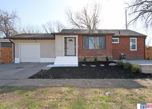 Property at 4530 N 72nd St, Lincoln, NE 68507, 4 beds, 2 baths