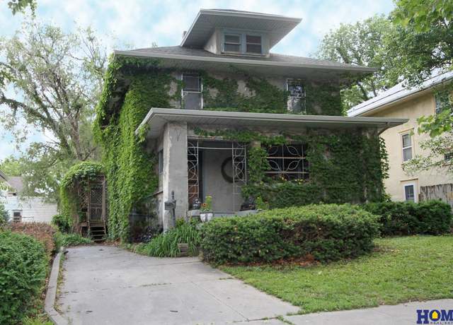 Property at 1610 S 20th St, Lincoln, NE 68502, 4 beds, 2 baths