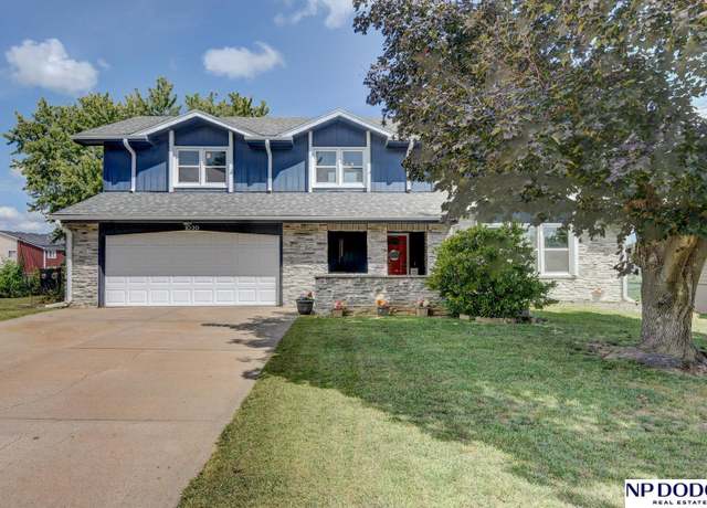 Property at 1030 Grenoble Dr, Bellevue, NE 68123, 4 beds, 3.5 baths