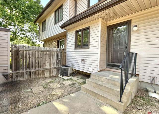 Property at 2142 Southwood Pl, Lincoln, NE 68512, 2 beds, 1.5 baths