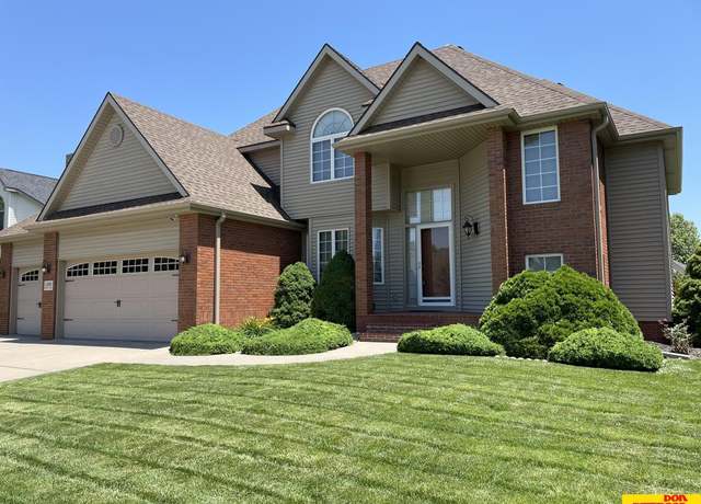 Property at 1280 N Bristolwood Dr, Fremont, NE 68025, 4 beds, 4 baths