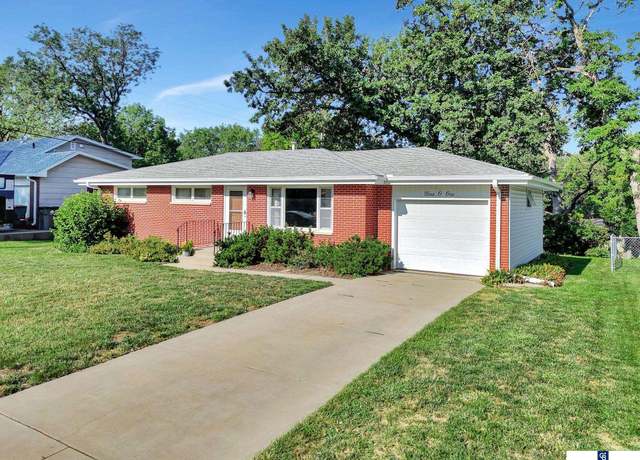 Property at 901 El Avado Ave, Lincoln, NE 68504, 3 beds, 1 bath