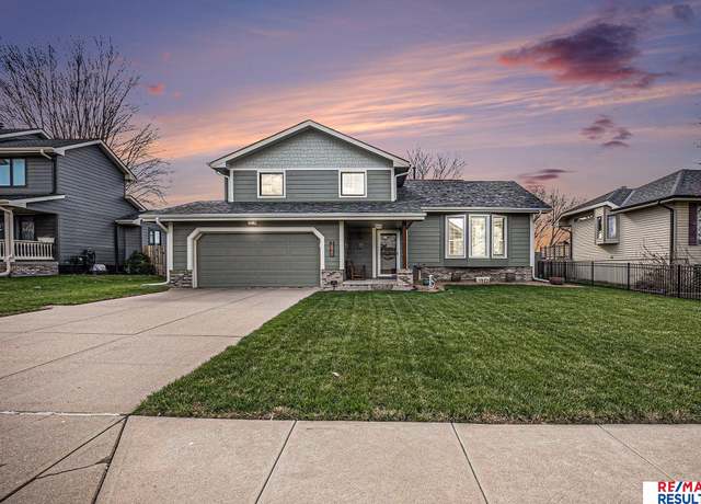 Property at 7820 S 71 Ave, La Vista, NE 68128, 3 beds, 2.5 baths