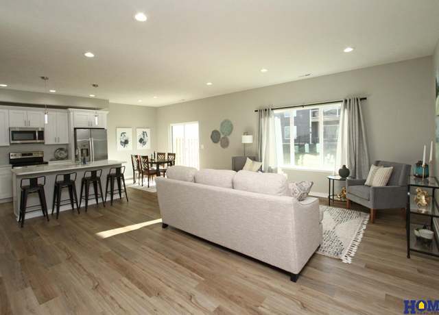 Property at 10631 Shore Front Dr, Lincoln, NE 68527, 4 beds, 3.5 baths