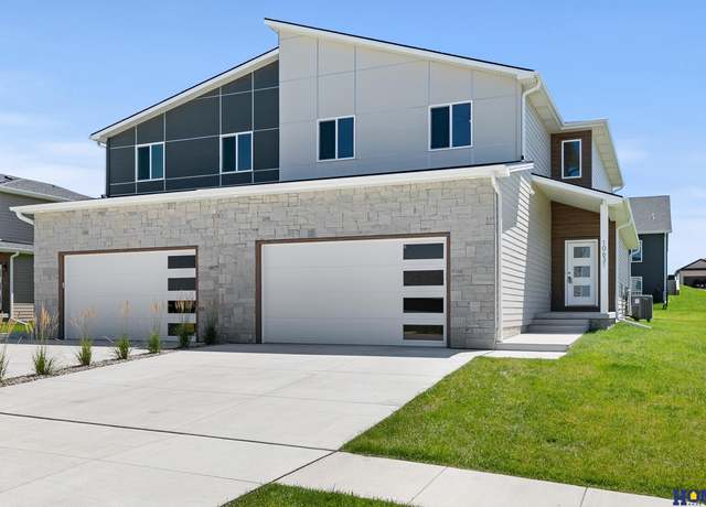 Property at 10631 Shore Front Dr, Lincoln, NE 68527, 4 beds, 3.5 baths