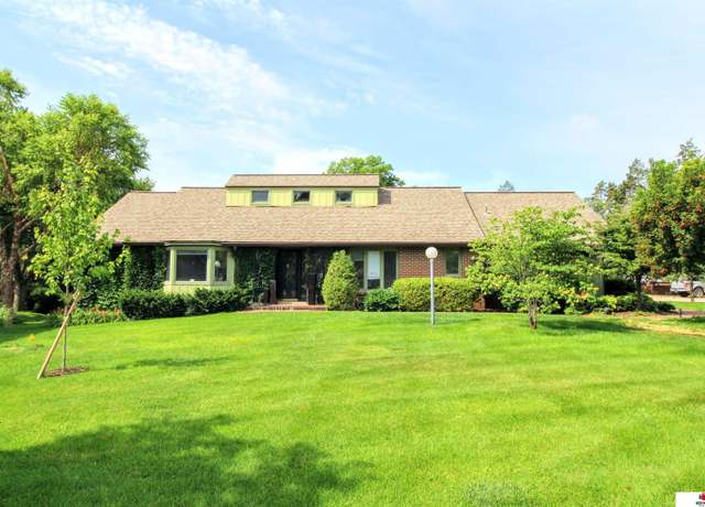 Property at 1800 Lori Ln, Lincoln, NE 68506, 3 beds, 3.5 baths