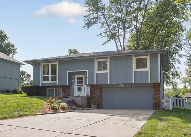 Property at 2210 N 141st Ave, Omaha, NE 68164, 3 beds, 2 baths