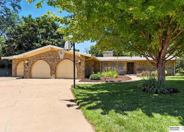 Property at 5614 S 126th Cir, Omaha, NE 68137, 4 beds, 4 baths