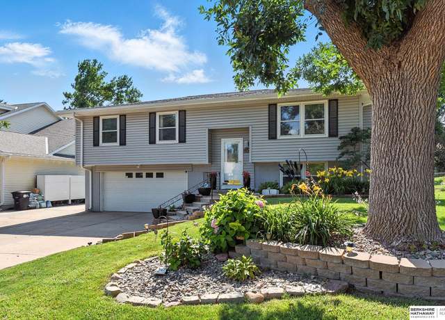 Property at 2528 N 142nd St, Omaha, NE 68164, 3 beds, 2.5 baths