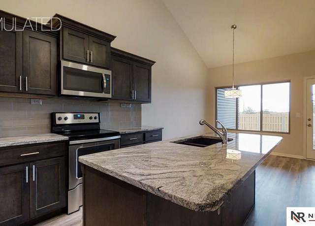 Property at 6966 Claystone Dr, Lincoln, NE 68521, 3 beds, 3 baths