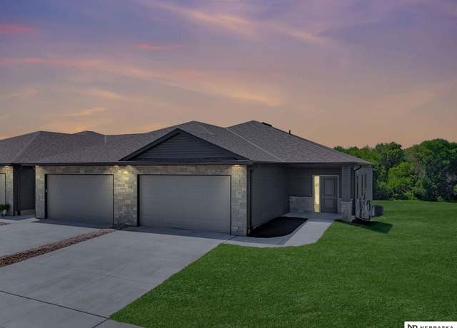 Property at 6966 Claystone Dr, Lincoln, NE 68521, 3 beds, 3 baths