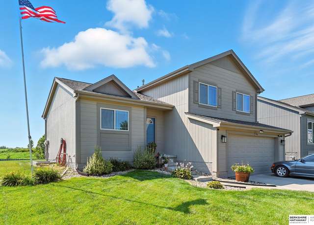 Property at 7506 N 92nd Ave, Omaha, NE 68122, 3 beds, 2 baths