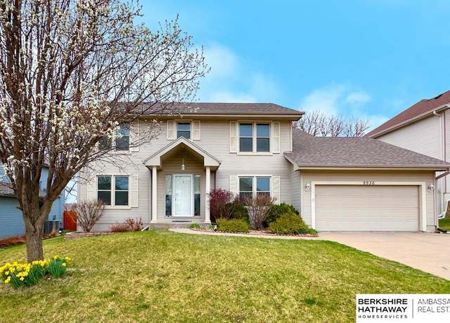 Property at 9936 Idora St, La Vista, NE 68128, 4 beds, 3.5 baths