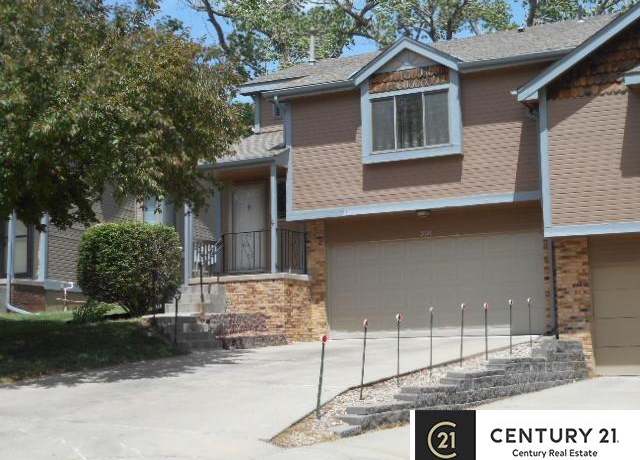 Property at 3518 Comstock Ave, Bellevue, NE 68123, 3 beds, 4 baths