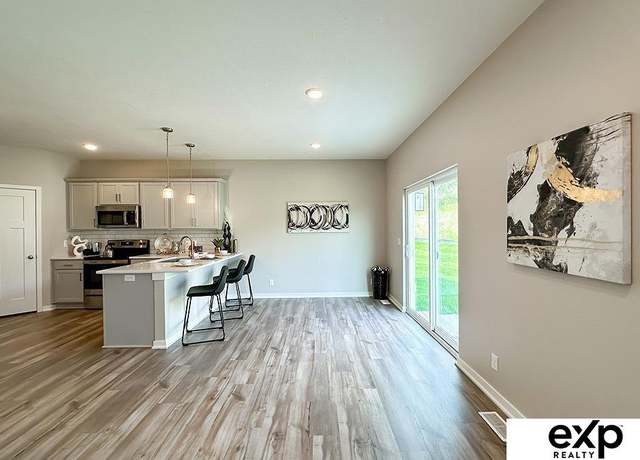Property at 7919 N 93rd St, Omaha, NE 68122, 5 beds, 3.5 baths
