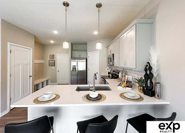Property at 7919 N 93rd St, Omaha, NE 68122, 5 beds, 3.5 baths