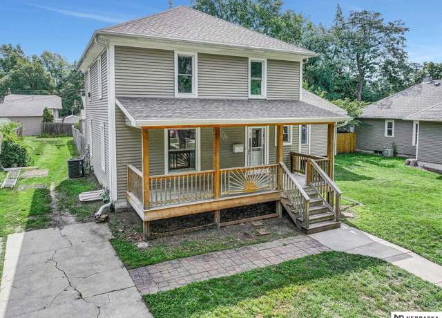 Property at 912 S 31st St, Lincoln, NE 68510, 4 beds, 2.5 baths