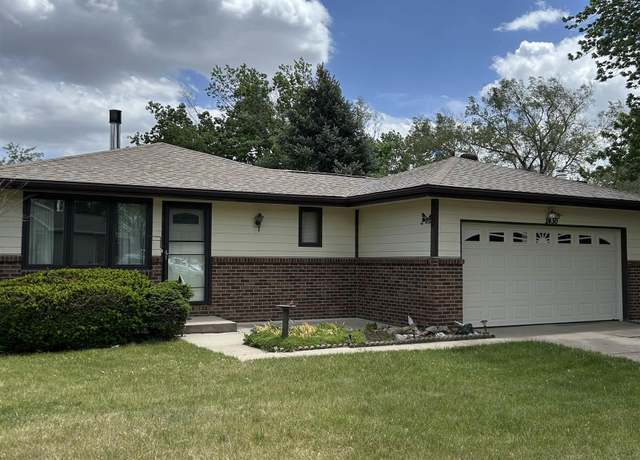 Property at 2430 SW 18th St, Lincoln, NE 68522, 3 beds, 2 baths
