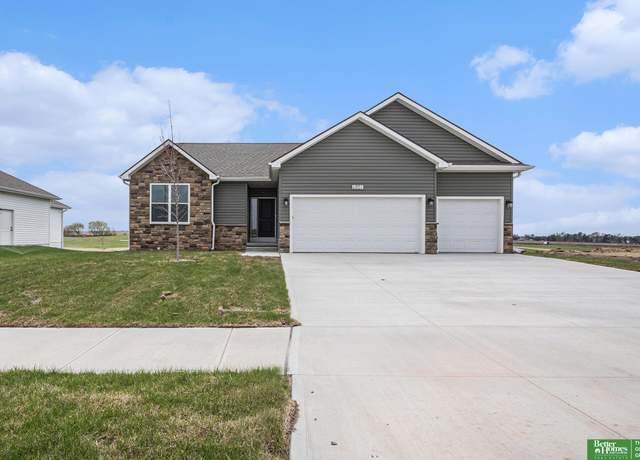 Property at 6851 Stony Point Dr, Papillion, NE 68133, 3 beds, 2 baths