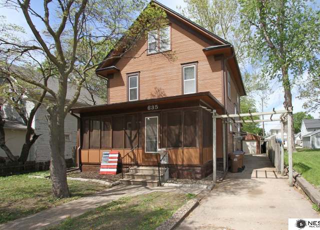 Property at 635 S 29th St, Lincoln, NE 68510, 5 beds, 2 baths