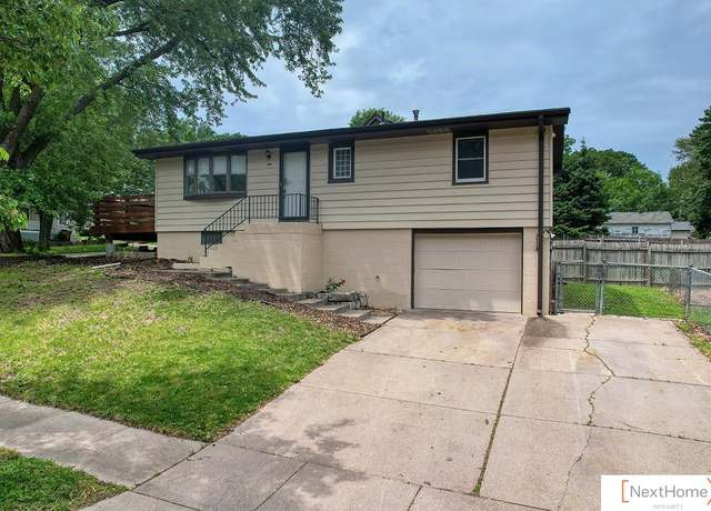 Property at 3831 S 54th St, Lincoln, NE 68506, 3 beds, 1.5 baths