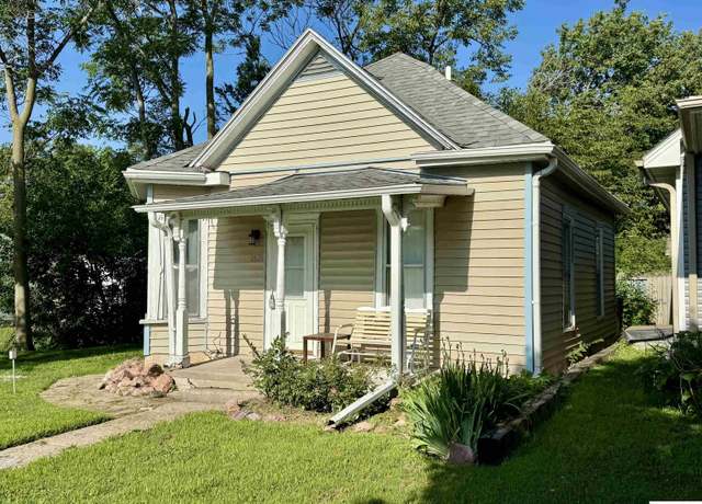 Property at 2121 N 30th St, Lincoln, NE 68503, 2 beds, 1 bath