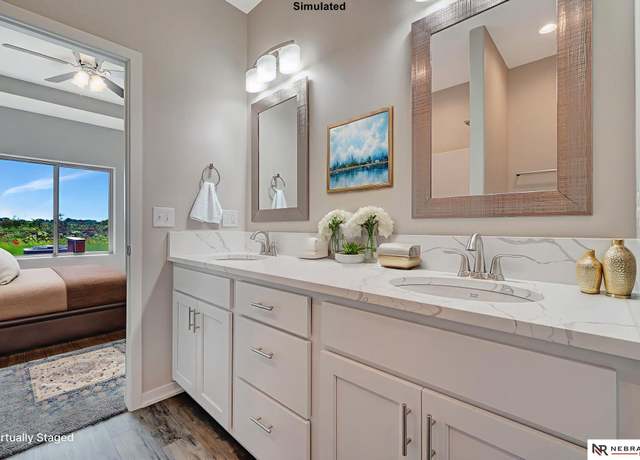 Property at 6962 Claystone Dr, Lincoln, NE 68521, 2 beds, 2.5 baths