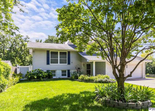 Property at 10517 Nicholas St, Omaha, NE 68114, 3 beds, 2.5 baths