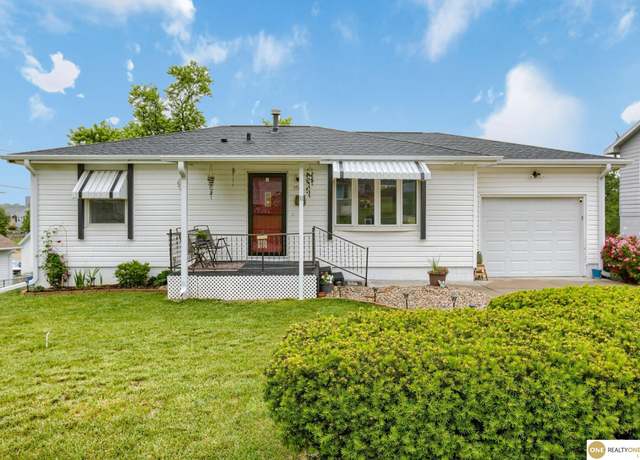 Property at 5519 N 69 St, Omaha, NE 68104, 2 beds, 1 bath