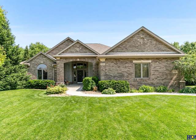 Property at 7533 Stevens Ridge Rd, Lincoln, NE 68516, 5 beds, 3.5 baths