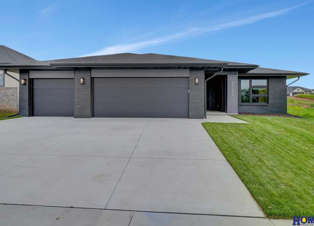 Property at 9332 S 86th St, Lincoln, NE 68526, 4 beds, 3 baths