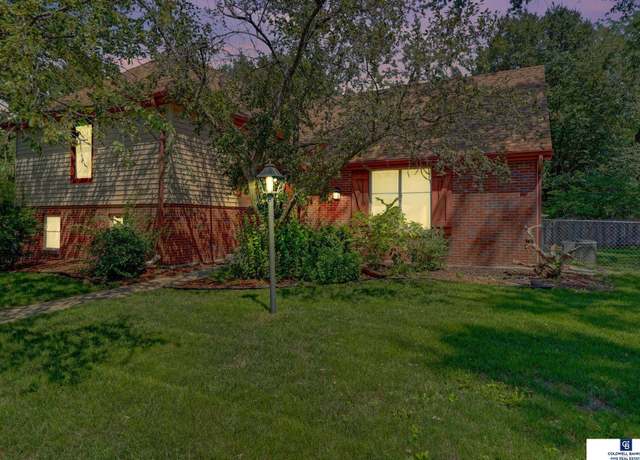 Property at 1600 Regency Dr, Lincoln, NE 68506, 4 beds, 2.5 baths