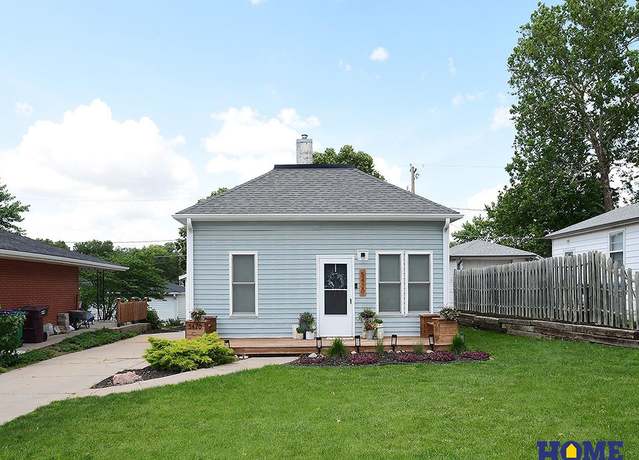 Property at 5420 Oldham St, Lincoln, NE 68506, 2 beds, 2 baths