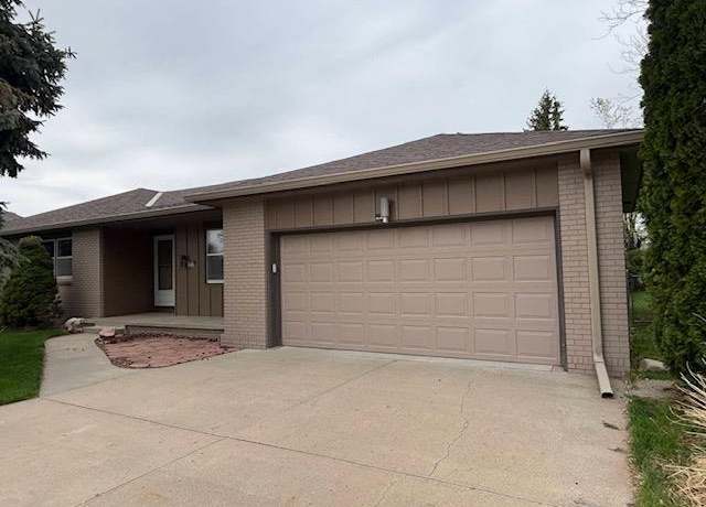 Property at 12242 Izard St, Omaha, NE 68154, 3 beds, 2.5 baths