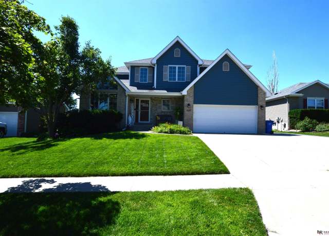 Property at 8025 Garland St, Lincoln, NE 68505, 5 beds, 3.5 baths