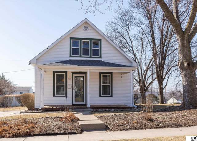 Property at 8025 Maywood St, Ralston, NE 68127, 3 beds, 1.5 baths