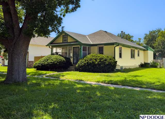 Property at 335 N Logan St, Fremont, NE 68025, 2 beds, 1.5 baths